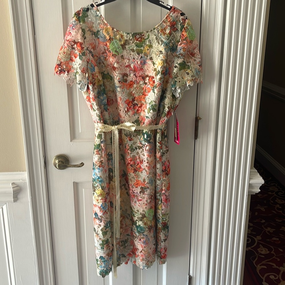 NWT - Tahari Arthur S Levine Floral Lace Dress - Beautiful